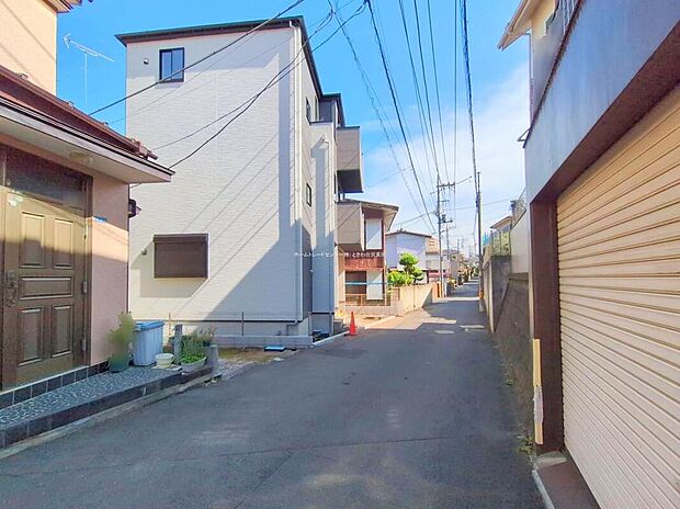 【前面道路含む現地写真】当日のご見学予約も承ります。同じものは２つとない「夢のマイホーム」との出会いをお手伝いします。
平日・お仕事帰りなど、いつでもご案内いたします！お気軽にお問い合わせください。
