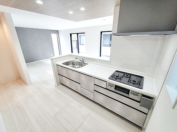 【☆Kitchen☆】豊富な収納力もございますので、キッチンスペースをスッキリとお使い頂けそうです。