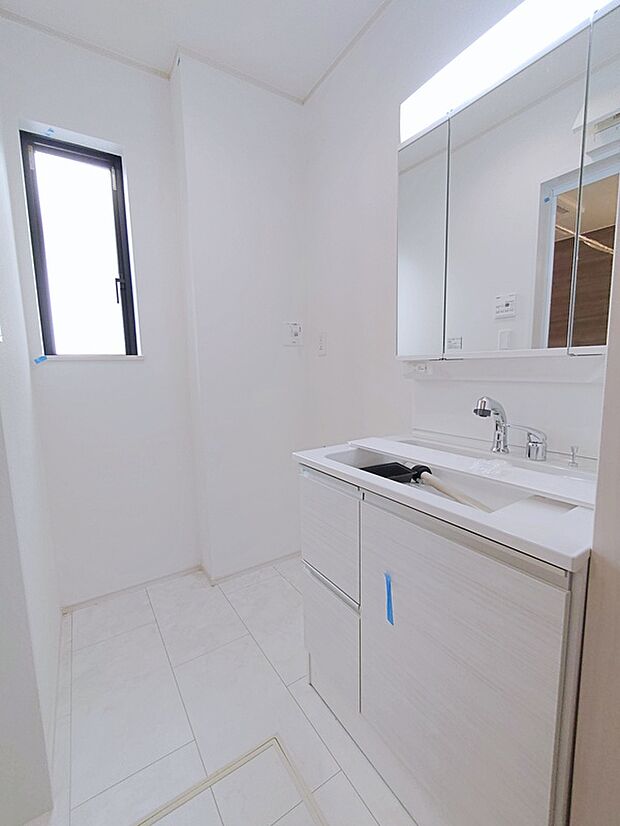 【☆Sanitary☆】サニタリースペースも充実の設備。シャンプードレッサーを採用しておりますので、朝シャンも手軽に出来ます。