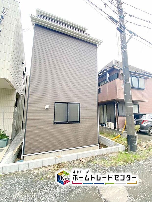 【現地外観写真】二面道路に立地しておりますので、開放的で明るく、通風も良好です♪防犯面でも安心ですね!