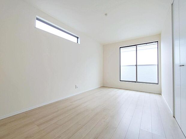 【☆Room☆】温かみのある洋室♪ベッドを構えても十分の広さを確保できます♪