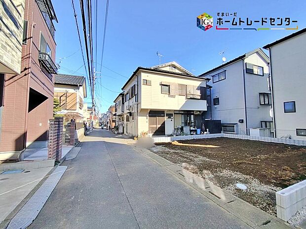 【前面道路含む現地写真】ビルトイン車庫ございます。
当日のご見学予約も承ります。同じものは２つとない「夢のマイホーム」との出会いが待っているかもしれません。