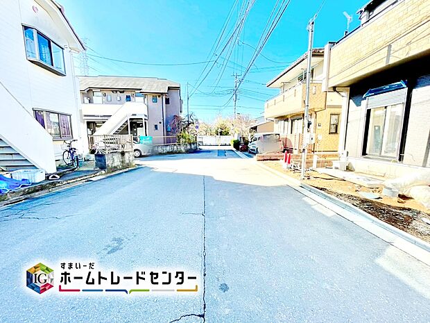 【☆前面道路の様子☆】カースペースございます。
平日・お仕事帰りなど、いつでもご案内いたします！お気軽にお問い合わせ下さい。