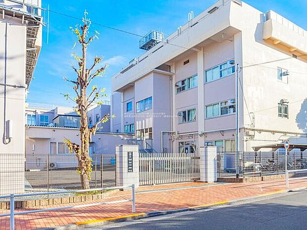 板橋区立西台中学校(約350m)