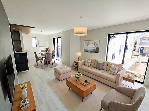 【☆Livingroom☆】広々とした開放感あふれるリビングです。ゆったり寛げる充分な広さがございます。
※家具をCGで加工しています。家具付き販売ではございません。