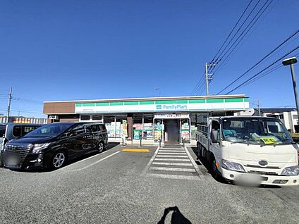 ファミリーマート朝霞根岸台四丁目店 720m(徒歩９分)