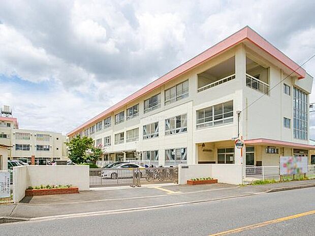 富士見市立鶴瀬小学校(約790m)