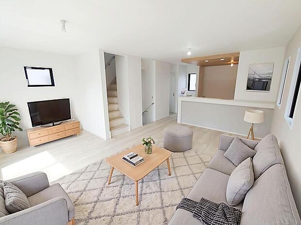 【☆Livingroom☆】
毎日大切な家族とコミュニケーションがとれる家族思いの間取りを作りました。
※家具をCGで加工しています。家具付き販売ではございません。