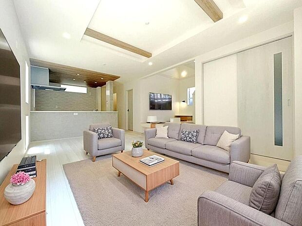 【☆Livingroom☆】
ゆとりある空間で解放感があるリビングです♪採光にも優れていて過ごしていて気持ちのいいリビングです！
※家具をCGで加工しています。家具付き販売ではございません。