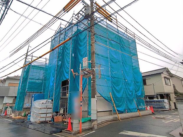 【現地外観写真】周囲には高い建物もなく、空からの光が全体に行き渡ります。
都会を身近に感じさせる高い交通利便も魅力です。