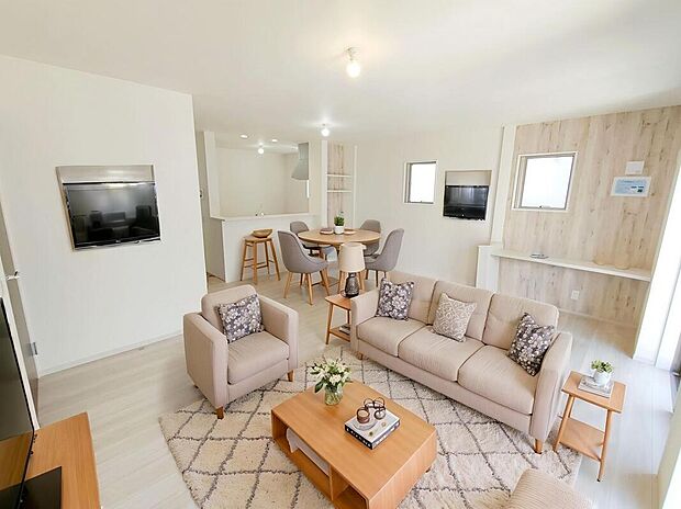 【☆Livingroom☆】贅沢なほどの大空間19帖LDKは家族で過ごす時間が楽しみになりそうです。
※家具をCGで加工しています。家具付き販売ではございません。