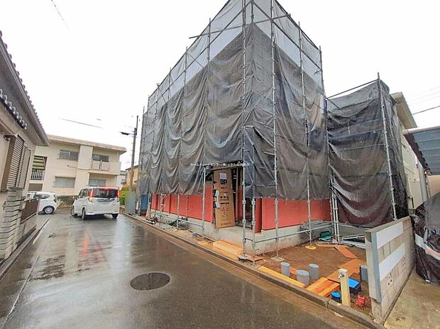 【前面道路含む現地写真】カースペース２台可能です。
現地をご覧いただきながら、住まいの夢をお聞かせください。