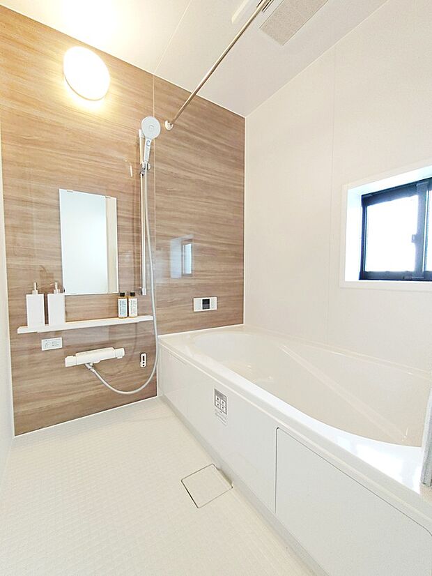 【☆Bathroom☆】
ひろびろ1坪サイズのバスルーム半身浴もできるひろびろな浴槽です。