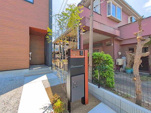 【現地外観写真】☆宅配ボックス＆TVモニター付きインターホン＆メールボックス☆