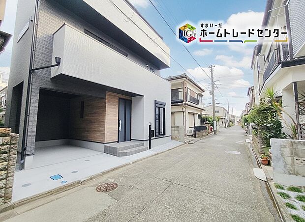 【前面道路含む現地写真】ビルトイン車庫ございます。
現地をご覧いただきながら、住まいの夢をお聞かせください。