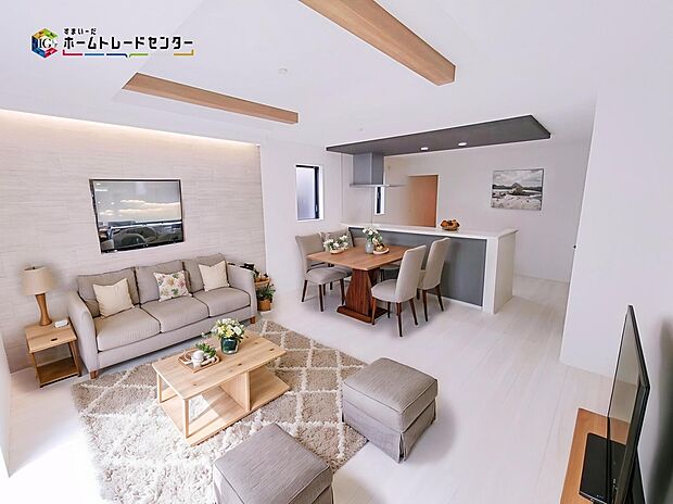 【☆リビング☆】☆1号棟☆
おしゃれでスタイリッシュな折上天井でお部屋に高級感が生まれます。
※写真はCG合成写真です。家具等は販売価格に含まれません。