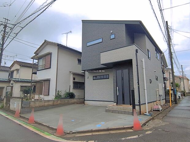 【現地外観写真】☆外観の様子☆車通りが少ない閑静な住宅地です。小さなお子様のいるご家庭にも安心の住環境♪