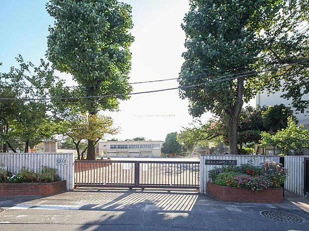練馬区立仲町小学校(約130m)
