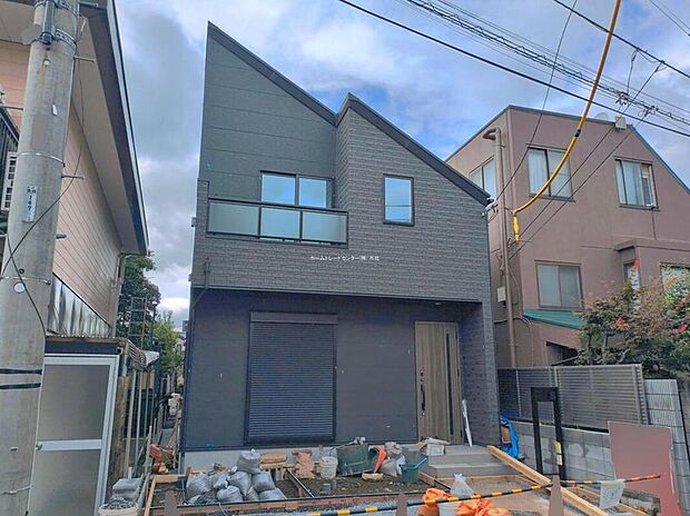 【☆外観の様子☆】洗練されたデザインのお洒落なお住まいです。ゆとりの広さを誇る魅力あふれる邸宅の完成です。
買い物施設や教育施設が近く住み心地良好です♪