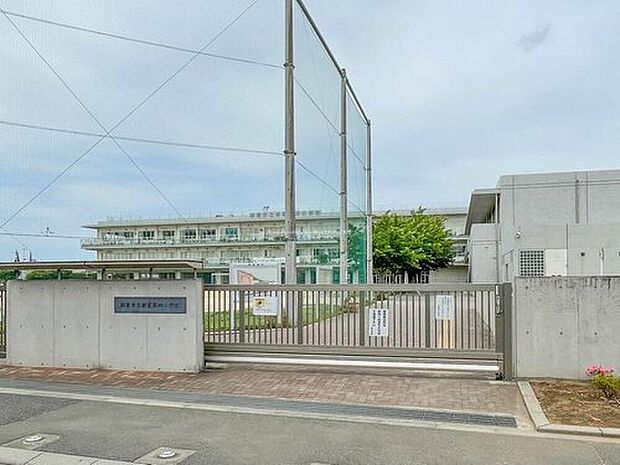 朝霞市立朝霞第四小学校(約900m)