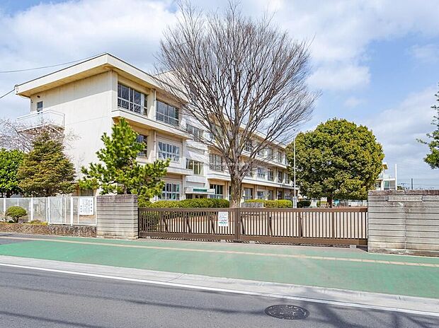 三芳町立藤久保小学校(約750m)