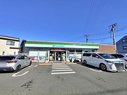 ファミリーマート西大泉四丁目店 880m (徒歩11分)