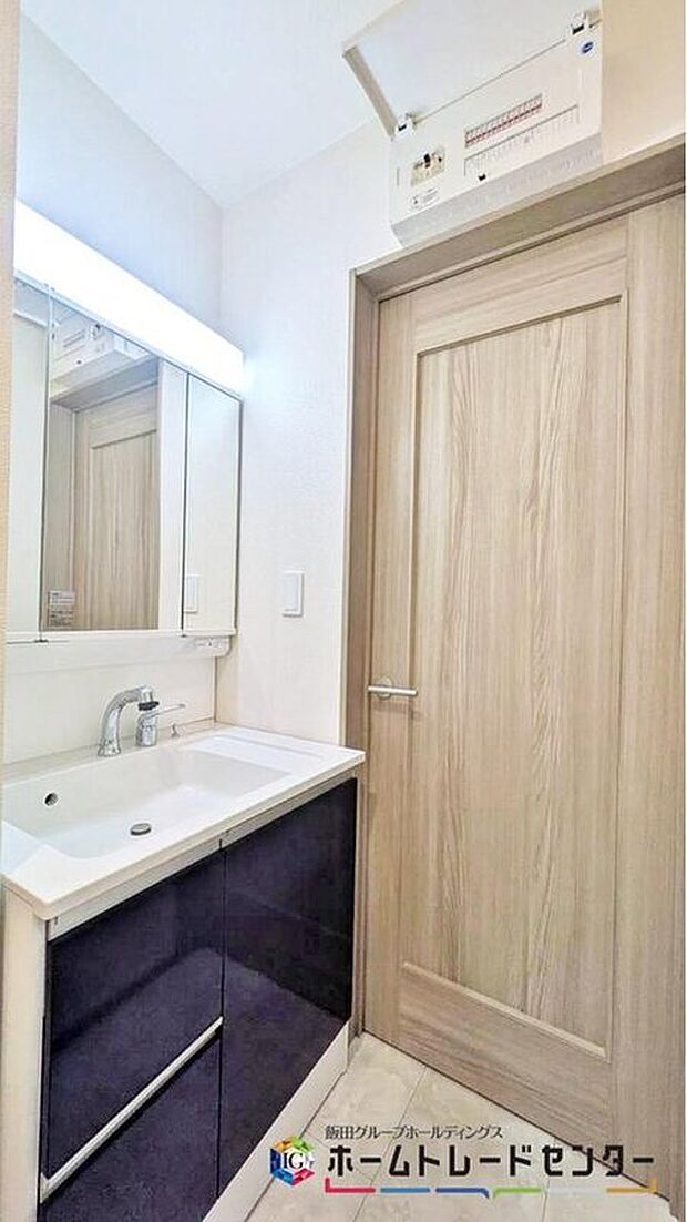【☆Washstand☆】白を基調とした爽やかなサニタリースペース。清潔感のある快適空間です。毎日の身支度も気持ち良くお使い頂けます。