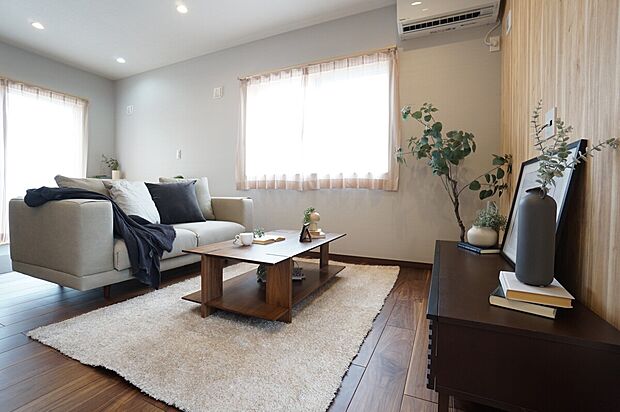 【【リビング】当社施工例】仲間が集う、明るくて開放的な住まいづくりをご提案いたします。それはきっと毎日が笑顔になれる住まいとなるでしょう。