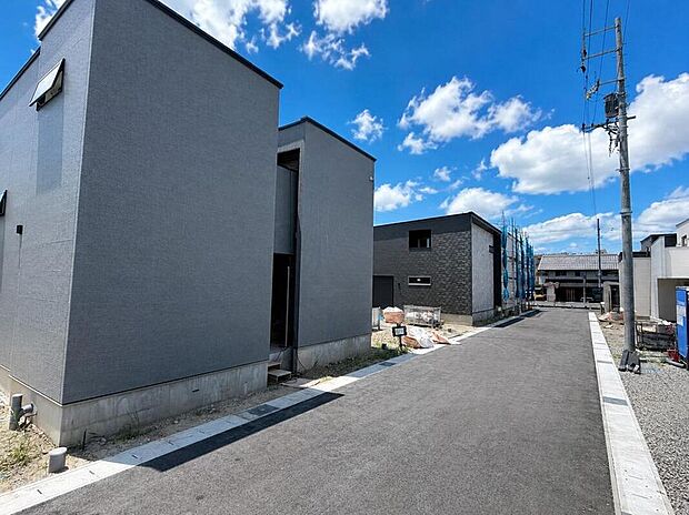 【前面道路含む現地写真】
近鉄名古屋線「佐古木」駅が徒歩圏内。将来のお子様の通学も視野に入れると、各方面アクセスが良い住環境は日々の生活を助けてくれます。