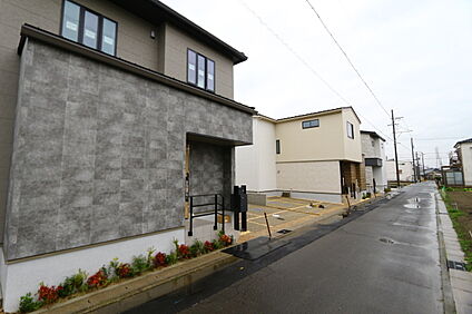 【前面道路含む現地写真】