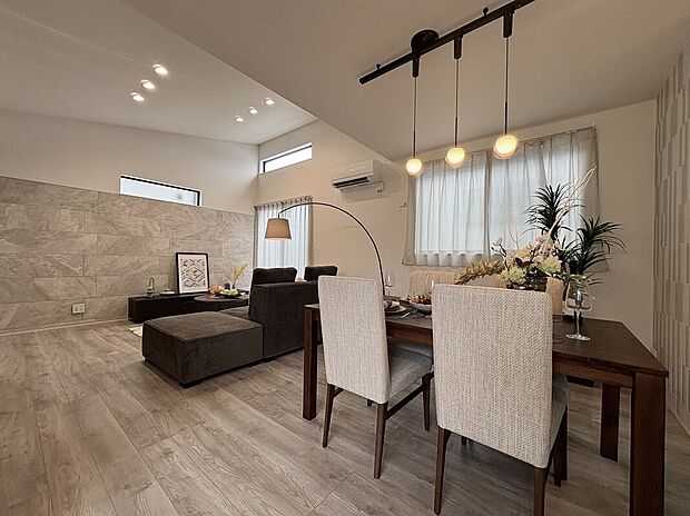 【LDK】カウンターキッチンの為、家族が顔を合わせる時間が増え、コミュニケーションが広がります。※現地モデルハウス画像