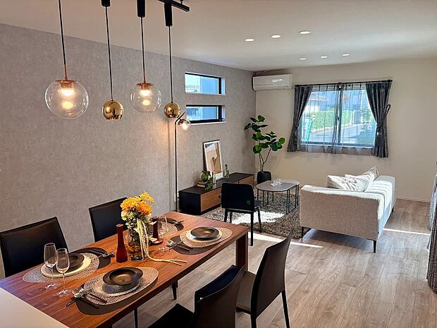 【リビングダイニング】明るく開放的なリビングダイニング
※同仕様モデルハウス画像
