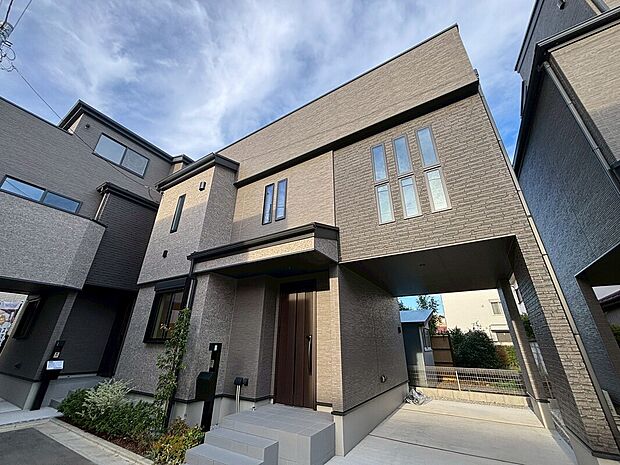 【※現地4号棟写真】スタイリッシュな外観デザイン