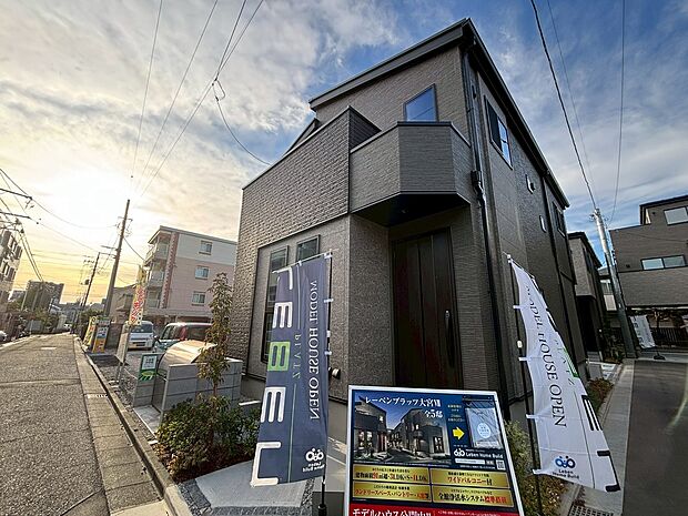 【同仕様モデルハウスオープン！】街に映え、情景を飾る外観デザイン。
同仕様のモデルハウスオープン！