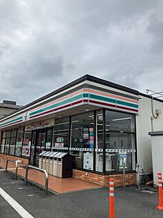 セブンイレブン川口元郷３丁目店 約280～300m(徒歩4分)