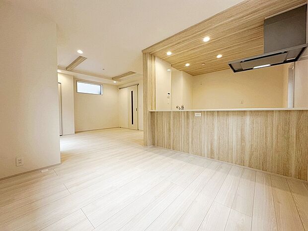 今から見たい！大歓迎です♪ お気軽にホームトレードセンターまでお問い合わせください。 閑静な街並みの分譲地を是非現地にてご覧ください。 近隣の物件も併せてご紹介することも可能です。