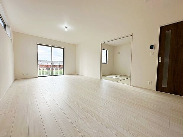 今から見たい！大歓迎です♪ お気軽にホームトレードセンターまでお問い合わせください。 閑静な街並みの分譲地を是非現地にてご覧ください。 近隣の物件も併せてご紹介することも可能です。