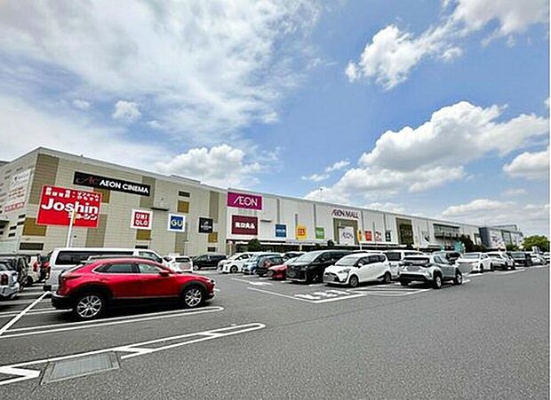≪イオンモール浦和美園≫まで車10分♪
スーパー、衣料品店、家具店、飲食店などが立ち並ぶ商業施設。
毎日のお買物はもちろん、休日の外食など生活が一層便利ですね♪