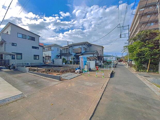 ご予約をいただければ、もちろん平日や夜間でもご案内は可能です。お仕事の形態が多様化しておりますので、決まったお時間では中々身動きが取れないお客様も多いかと思います。お気軽にお申し出ください。