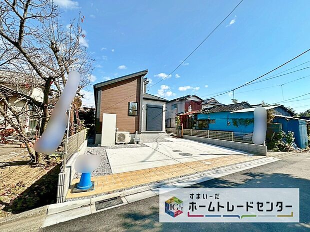 【前面道路含む現地写真】耐震等級最高等級の住宅性能評価書はもちろん、長期優良住宅の認定も受けた高性能な住宅の完成です。長く、安心して住んでいただきたい、だからこそ厳しい第三者のチェックをお願いし、お客様に安心を届けます。