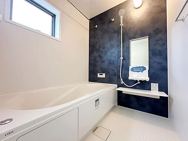 【浴室】入浴するときの姿勢にこだわったスクエアバス。半身浴など、ゆったりと疲れを癒すことができます☆家事を頑張るママに嬉しい追い炊き＆浴室乾燥機付き。