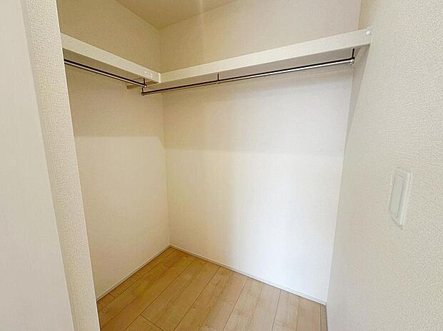 【収納】季節を問わずたっぷり収納ができるクローゼットを各居室に完備！広い収納やママに嬉しい家事動線など工夫がたくさん！