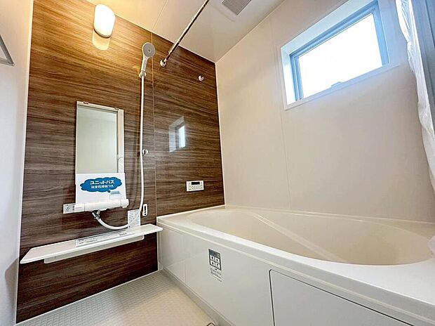 【浴室】入浴するときの姿勢にこだわったスクエアバス。半身浴など、ゆったりと疲れを癒すことができます☆家事を頑張るママに嬉しい追い炊き＆浴室乾燥機付き。