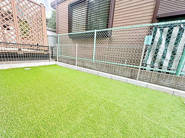 【庭】南面にはお庭スペースがございます♪お友達を呼んでのBBQもできるので楽しいお家時間を過ごせますよ！