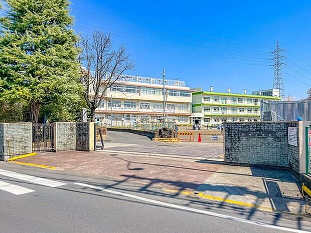 川口市立新郷小学校(約750m)
