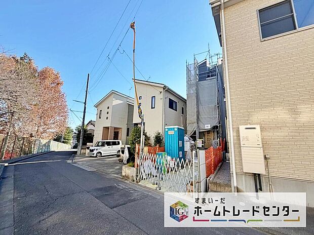 【前面道路含む現地写真】本日のご見学も可能です。スムーズにご対応が可能です。無料送迎も承ります。飯田グループの販売専門会社だからこそ出来る事がございます。