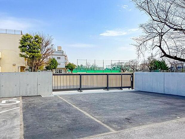 川口市立鳩ケ谷中学校（約450m）