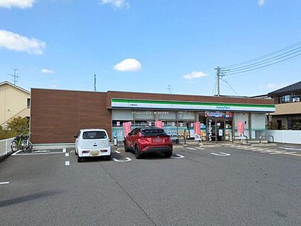 ファミリーマート岩槻西町店 500ｍ(徒歩7分)