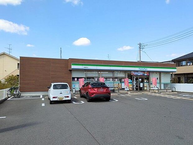 ファミリーマート岩槻西町店（約500m）