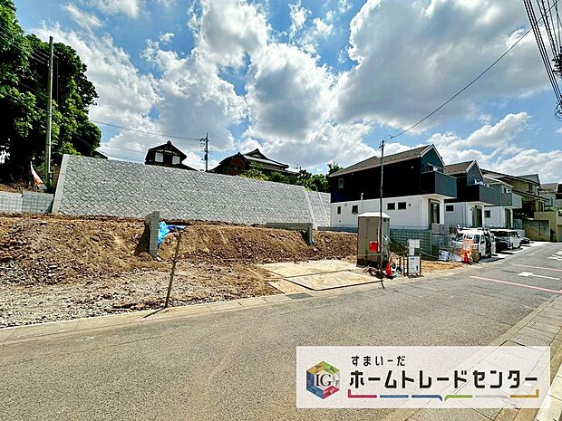 【現地外観写真】閑静な住宅街は落ち着いた新生活を送るのにぴったりです♪ これだけではない魅力が、現地できっと見つかる！お問合せをお待ちしております。お問い合わせ・資料のご請求などもお気軽にどうぞ。